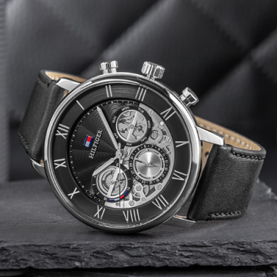 WATCHES AND SMARTWATCHES