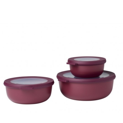 Kitchen Bowls and Colanders