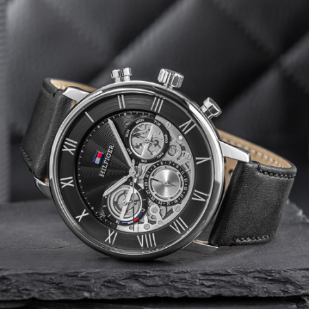 WATCHES AND SMARTWATCHES