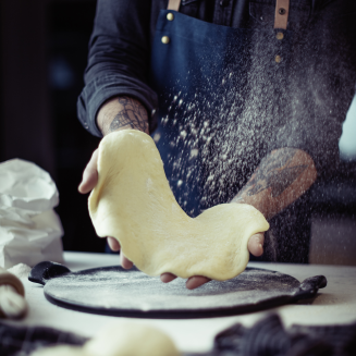  Emile Henry black pizza baking stone set with wooden spatula - 5