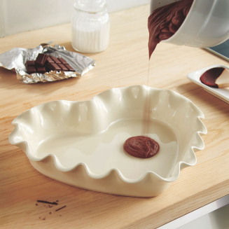  Emile Henry Ruffled ovenproof dish, cream heart - 2