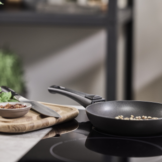 Patelnia z odczepianym uchwytem Scanpan Urban 20 cm - 8