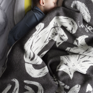 Koc Lapuan Kankurit KISSANPAIVAT dark grey-white 130x180 cm - 3