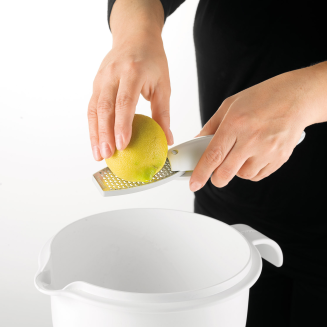 Guzzini My Kitchen Squeeze&Grate citrus juicer with grater, gray - 2