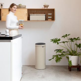 Brabantia Touch Bin 30l soft beige - 4