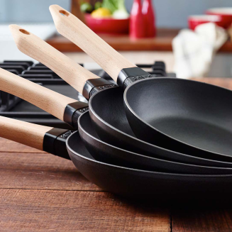  Staub cast iron frying pan with wooden handle - 26 cm - 5