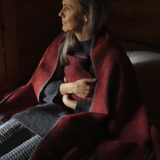  Lapuan Kankurit Maria grey-dark red hot water bottle 2l - 3