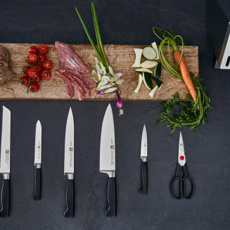  Set of 5 knives in a Zwilling Four Star self-sharpening block - Brown - 12