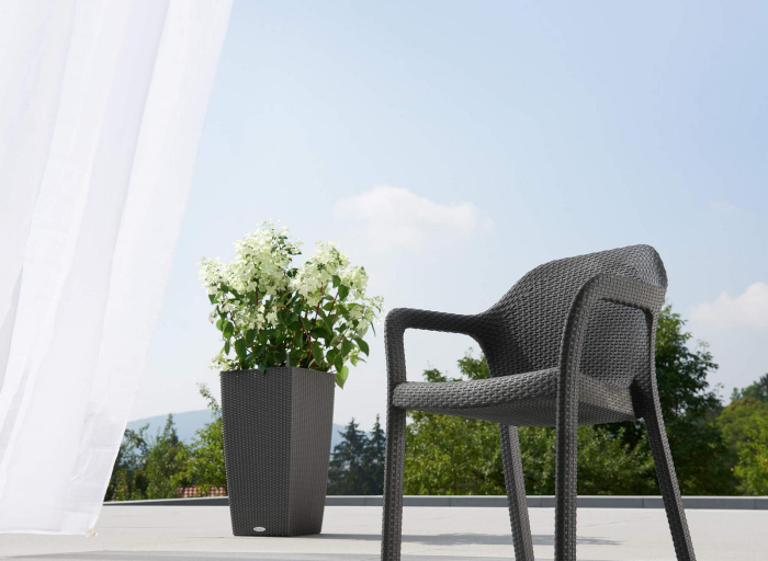 Discover Lechuza garden furniture. Comfort in your garden.