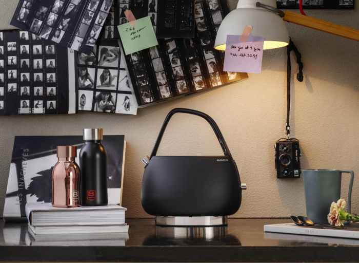 Bugatti Jacqueline kettles. Masterpieces of Italian design in your kitchen.