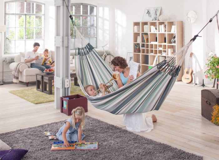 DESIGN VLOG: How to hang a La Siesta hammock. See the video guide.