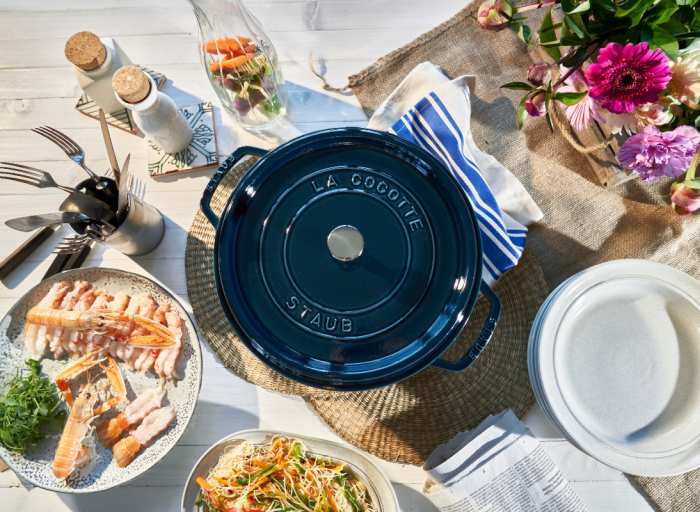 Cast iron pots and pans. The power of tradition in modern cuisine.