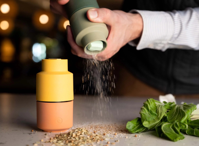 Our guide. How to choose a salt and pepper grinder with a ceramic mechanism.