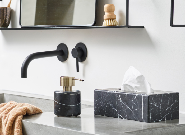 How to arrange a small bathroom. 10 tips for optimal use of space.