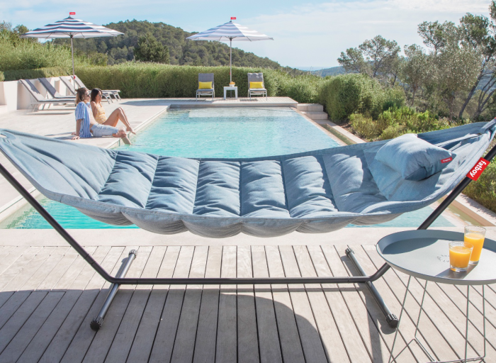 Complete relaxation. Discover the Magic of Fatboy Headdemock Hammocks.