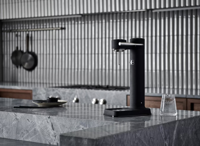 Carbonator 3 vs Carbonator Pro. Comparison of Aarke carbonators.