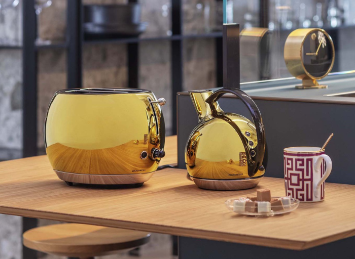 Romeo&Giulietta. Discover the new collection of Casa Bugatti household appliances.