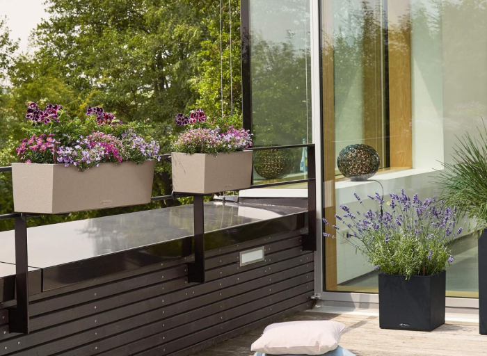 Lechuza Balconera planters. The perfect solution for your balcony.