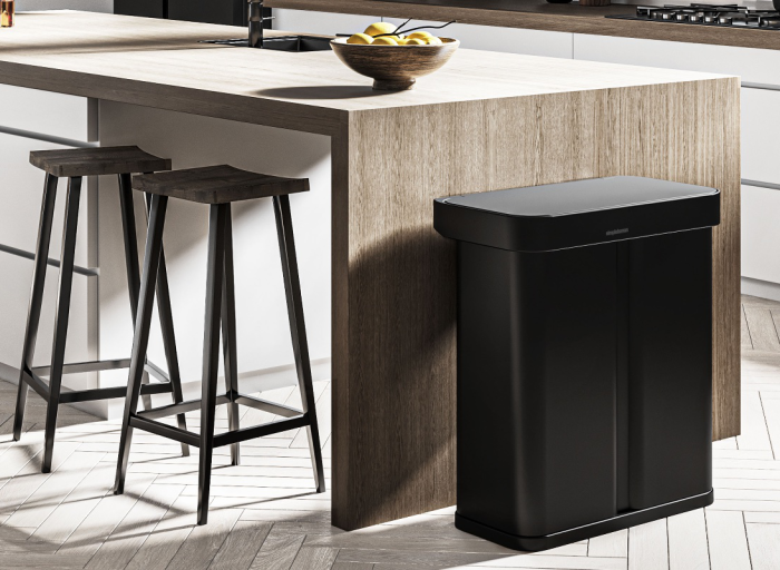 New black products from Simplehuman. Matte black is always in fashion.