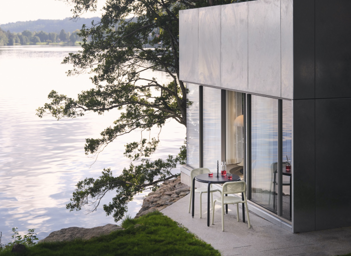 Fatboy Toni garden furniture. Color, lightness and modern design in your garden.